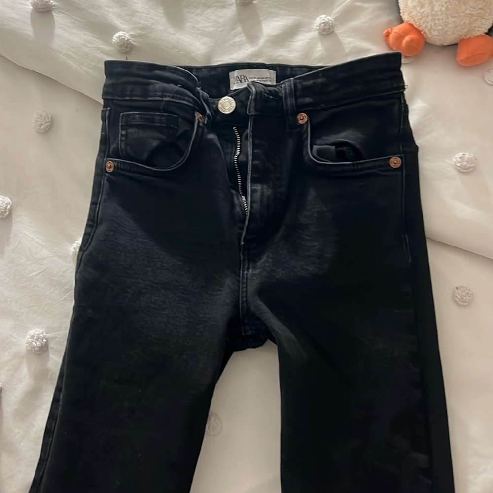 Black Zara jeans. Size 4. Skinny flare